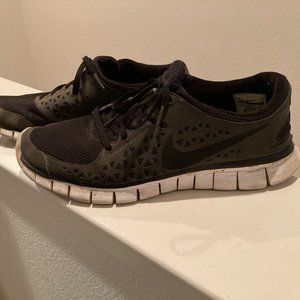 Nike Black and White Free Run shoes Men's size 11.5